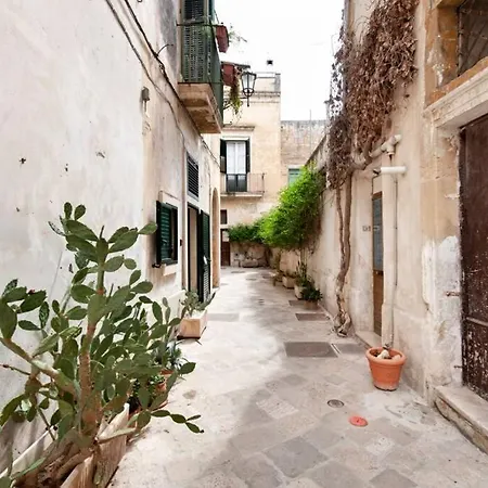 Love Nest Apartment - Centro Storico Lecce Apartamento